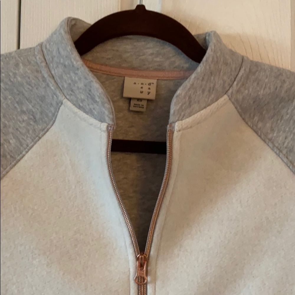 Jacket/Sweater - Picture 2 of 6